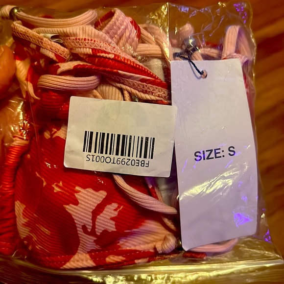 Bikini - Picture 3 of 3